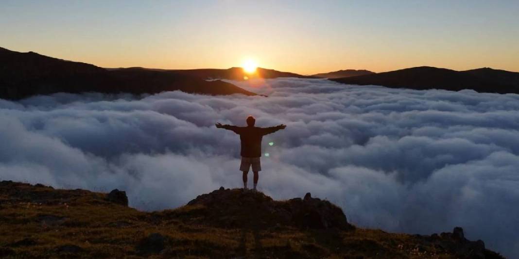 Doğaseverler ve fotoğraf tutkunları buraya bayılıyor! Denizden tam 1815 metre yükseklikte: Sis denizi manzarası eşsiz… 4